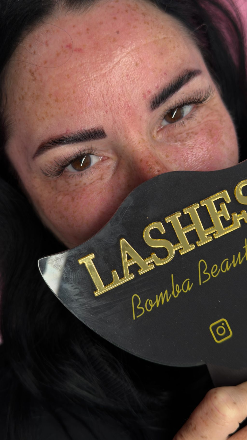 Instagram post from bombabeauty.brows. This post is in position 0.